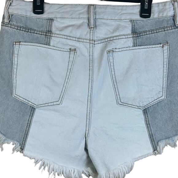 YMI Color Block Shorts Women Size 31  High Rise Two Tone Blue Frayed Hem Denim - Picture 3 of 11